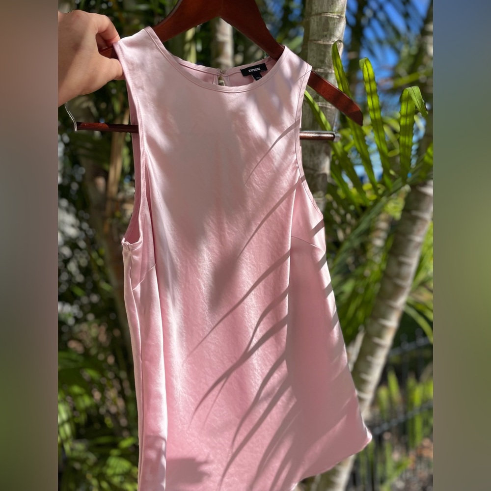 EXPRESS- Silk light Pink sleeveless blouse